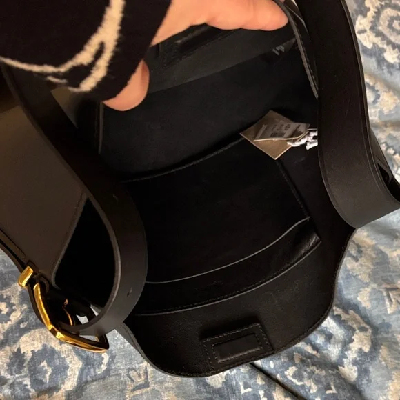 Madewell Essential Bucket Tote - Picture 4 of 7